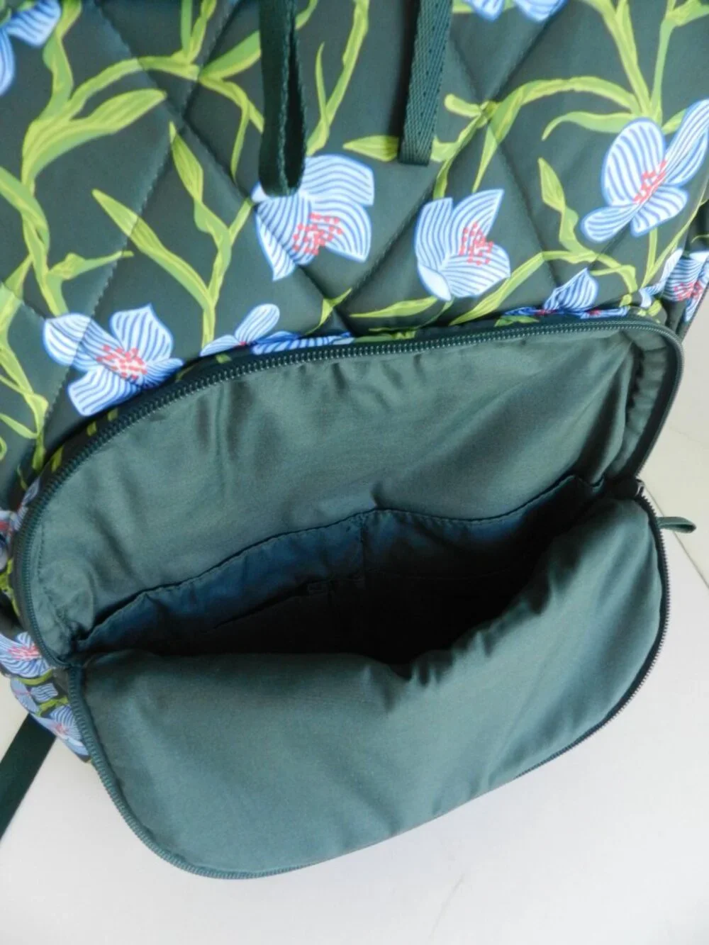 Vera Bradley Ultralight Essential LARGE Backpack Laptop Bag in Charlotte Steams